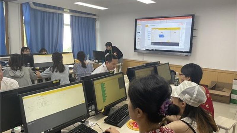 根据相关政策，以下人员可以申请职业技能提升补贴：