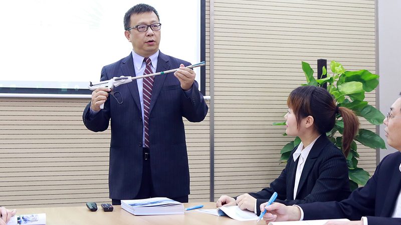 成人教育自考与成考：两种途径的优劣势解析